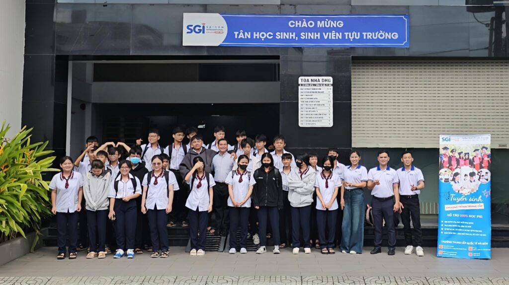 Toàn cảnh buổi lễ chào đón tân học sinh hệ 9+ ngành Công nghệ thông tin tại trường
