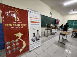 standee hai đơn vị